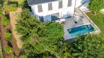 Expose Ihr lichtdurchfluteter Wohntraum mit Edelstahlpool, Doppelgarage &amp; energieeffizientem Heizsystem!