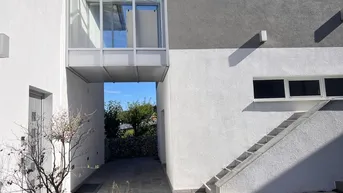 Expose Ihr lichtdurchfluteter Wohntraum mit Edelstahlpool, Doppelgarage &amp; energieeffizientem Heizsystem!