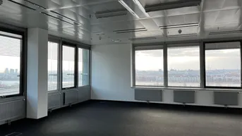 Expose Teilbürofläche mit Weitblick im Ares Tower 16.OG