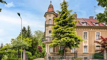 Expose Stilvolle Haushälfte in historischem Anwesen – Inspiration auf drei Ebenen.