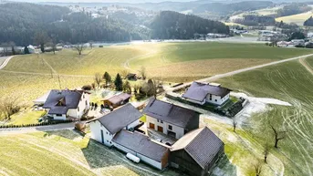 Expose Ländliches Anwesen mit 3 Wohneinheiten in Traumlage.