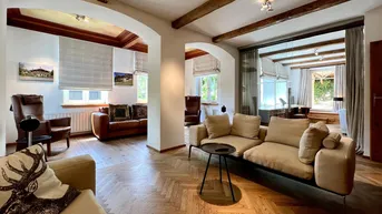 Expose Zentrale Wohnung mit Indoor-Pool 