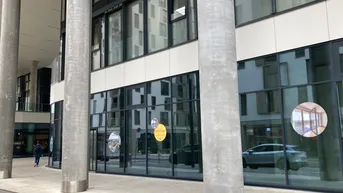 Expose PROVISIONSFREI-Geschäftslokal mit großer Glasfassade bei U-Bahn Station im Marina Tower zu vermieten