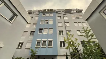 Expose Teilmöblierte Dachgeschosswohnung mit Küche, 2 Zimmer Nähe Klinik Ottakring