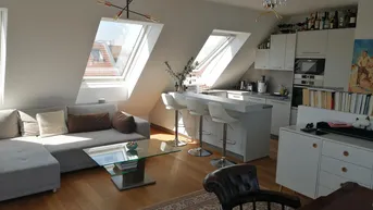Expose Sehr sonnige Dachgeschossmaisonette mit großer Terrasse und U3 Verkehrsanbindung, ideal für Playboys und Paare