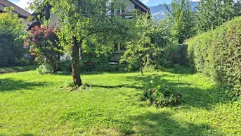 Expose Ruhe. Großes Grundstück. Schmuckes Einfamilienhaus.