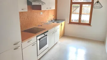 Expose Großes Einfamilienhaus mit 8 Zimmern, Garten &amp; Parkplatz aufteilbar auf 2 Etagen, WG-tauglich!