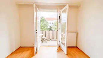 Expose LICHTDURCHFLUTETE 62m2 WOHNUNG - WOHNZIMMER MIT BALKON