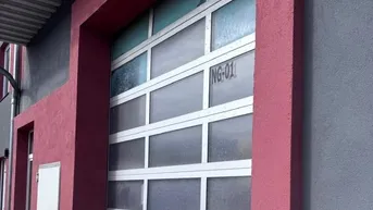 Expose Neubauhalle geeignet für Betriebsanlagengenehmigung inkl. PKW - Stellplatz und Sektionaltor.