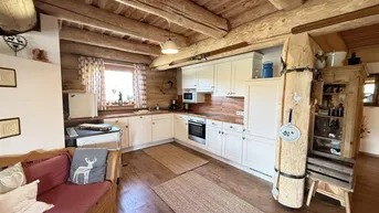 Expose ***EXKLUSIVES, MÖBLIERTES RUNDHOLZHAUS - NATURIDYLLE PUR FERNAB DER NACHBARN***