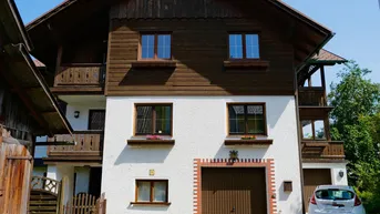 Expose Einfamilienhaus mit Garten und zwei Garagen in Goisern