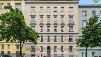 Expose Erstbezug in Bestlage | Altbauwohnung mit Flair, Parkett &amp; Designküche im Klinikviertel