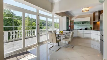 Expose Wienerwald-Idylle für Anspruchsvolle: 6 Zimmer &amp; Wintergarten | Westterrasse, Erdwärme &amp; Doppelgarage