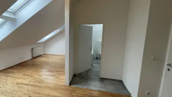 Expose Privatverkauf! Schöne helle Dachgeschosswohnung mit 5 Zimmer in perfekter Lage! Bitte keine Immoblienmakler!
