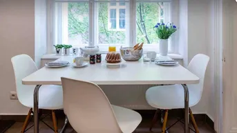 Expose Zwischenmiete: Voll ausgestattete Wohnung mit zweieinhalb Zimmern, frisch renoviert