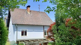 Expose PERFEKTES FAMILIENDOMIZIL mit GROSSEM GARTEN und BAULANDreserve