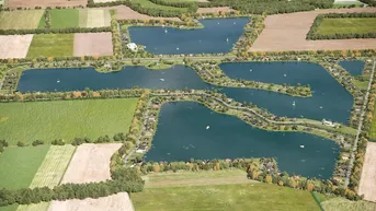 Expose Investitionsgebiet mit Seen zum Verkauf, das für die Errichtung eines Ferienparks in Szárföld geeignet ist