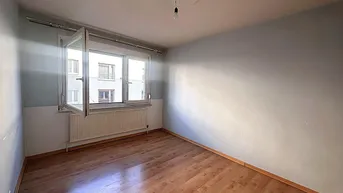 Expose PERFEKTE LAGE - Helle 3-Zimmer-Wohnung mit separater Küche, LOGGIA und Garage nahe Floridsdorfer Bahnhof