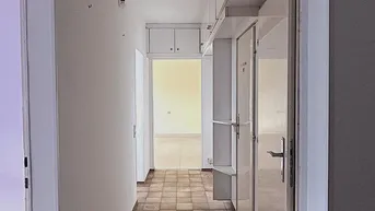 Expose PERFEKTE LAGE - Helle 3-Zimmer-Wohnung mit separater Küche, LOGGIA und Garage nahe Floridsdorfer Bahnhof