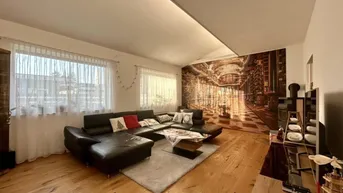 Expose Modernisiertes Einfamilienhaus mit Pool, 4 Garagen und begehbarem Kleiderschrank