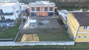 Expose Neubau-Doppelhaushälfte in Enns: Traumhaus mit Garten, Terrasse und Garage