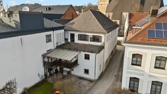 Expose Einmalige Gelegenheit: Historisches Mehrfamilienhaus mit vermietetem Geschäftslokal im Herzen von Vöcklamarkt mit enormen Potential