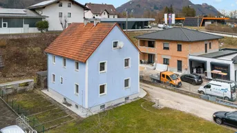 Expose Zweifamilienhaus in Leonstein mit großem Garten, Carport und separaten Etagen