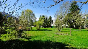 Expose Traumhaftes Baugrundstück in Gmunden: 1200 m² mit Berg- und Grünblick