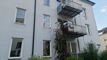 Expose Helle ,hohe Wohnung mit Balkon am Fuße des Bauernberges