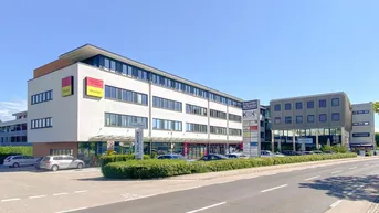 Expose Traunufer Arkade - modernes Geschäftslokal mit Schaufensterfront