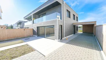 Expose Traumdoppelhaushälfte mit Pool und Carport in Wels