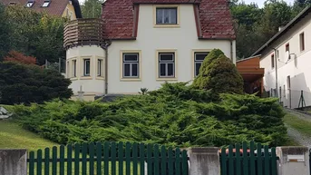 Expose Kleines, schmuckes "Schlösschen" in leicht erhöhter Aussichtslage!