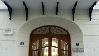 Expose Provisionsfreie charmante Maisonettewohnung im top-sanierten historischen Metternichhof in Baden – mit Lift, Galerie &amp; Innenhofblick