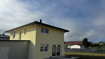 Expose Exklusives Einfamilienhaus in ökologischer Massiv - Holzbauweise, 818m² großes sonniges Grundstück, im Sommer zu beziehen!