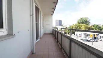 Expose Sanierungsbedrüftige 2 Zimmerwohnung mit Loggia nahe Höchstädtplatz!