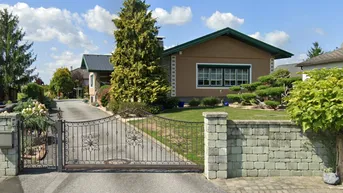 Expose TOP-EINFAMILIENHAUS mit 3 GARAGEN und POOL