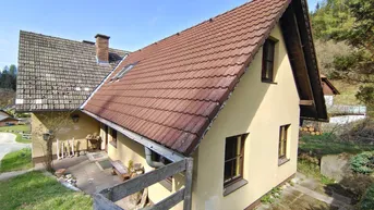 Expose Idyllisch gelegenes Landhaus am Mühlbach mit Waldanteil in herrlicher Aussichtslage