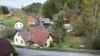Expose Idyllisch gelegenes Landhaus am Mühlbach mit Waldanteil in herrlicher Aussichtslage