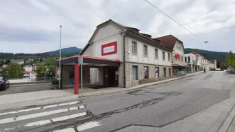 Expose Großzügige Liegenschaft inkl. 110 m² Wohnung