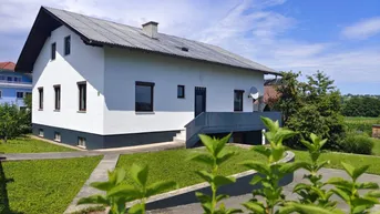 Expose Natur trifft Lebensqualität in Thermenregion! Gemütliches Einfamilienhaus in sonniger Ruhelage mit traumhaftem Ausblick und großem Gartenhaus