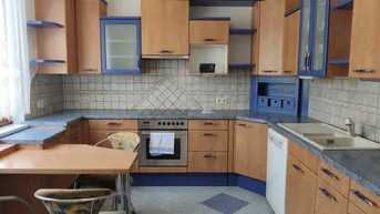 Expose Provisionsfrei: Gemütliches Zuhause in Hönigsberg – Einfamilienhaus mit sonniger Terrasse, Keller und Doppelcarport in ruhiger Sackgasse