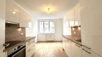 Expose Sanierte 2-Zimmer-Wohnung mit extra Küche | U6 Dresdner Straße