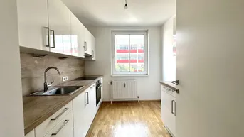 Expose WG-geeignete 4 Zimmer-Wohnung | Küche extra | U6 Dresdner Straße