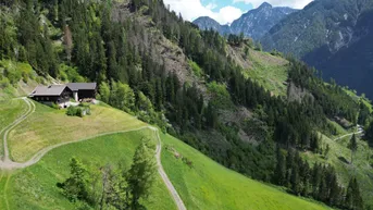 Expose Ein Paradies in Alleinlage: Landwirtschaft mit Bergblick, Almhütte und Fischteich