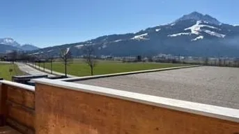 Expose Geräumige 5-Zimmer Wohnung mit Balkon und Parkplatz