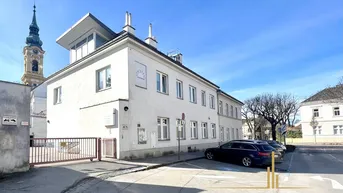 Expose Stockerau Stadtmitte: Barrierefreie Praxis mit Stellplatz