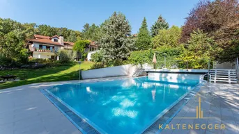 Expose Traumgrundstück mit 320 m² Villa, großem Pool und Fernblick