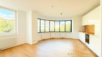 Expose Erstbezug nach Sanierung ++ Außergewöhnliche 3-Zimmer Wohnung ++ mit großer Fensterfront und offenem Grundriss