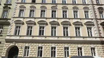 Expose Historisches Zinshaus mit Garten, Garage und Rohdachboden in bester Lage in 1090 Wien