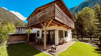Expose "Holzhaus 'Natura": Wo Eleganz und Nachhaltigkeit in perfekter Harmonie verschmelzen